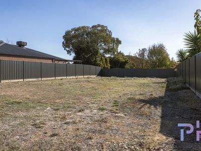 5 Rothschild Close, Epsom