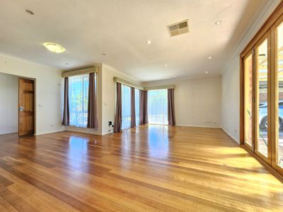 8 Paynes Road, Mount Waverley