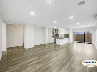 35 Surround Drive, Mambourin
