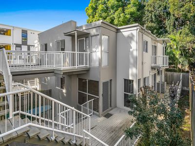 2 / 105 Sir Fred Schonell Drive, St Lucia