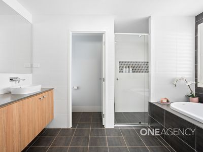 47 Honeybee Crescent, Calderwood