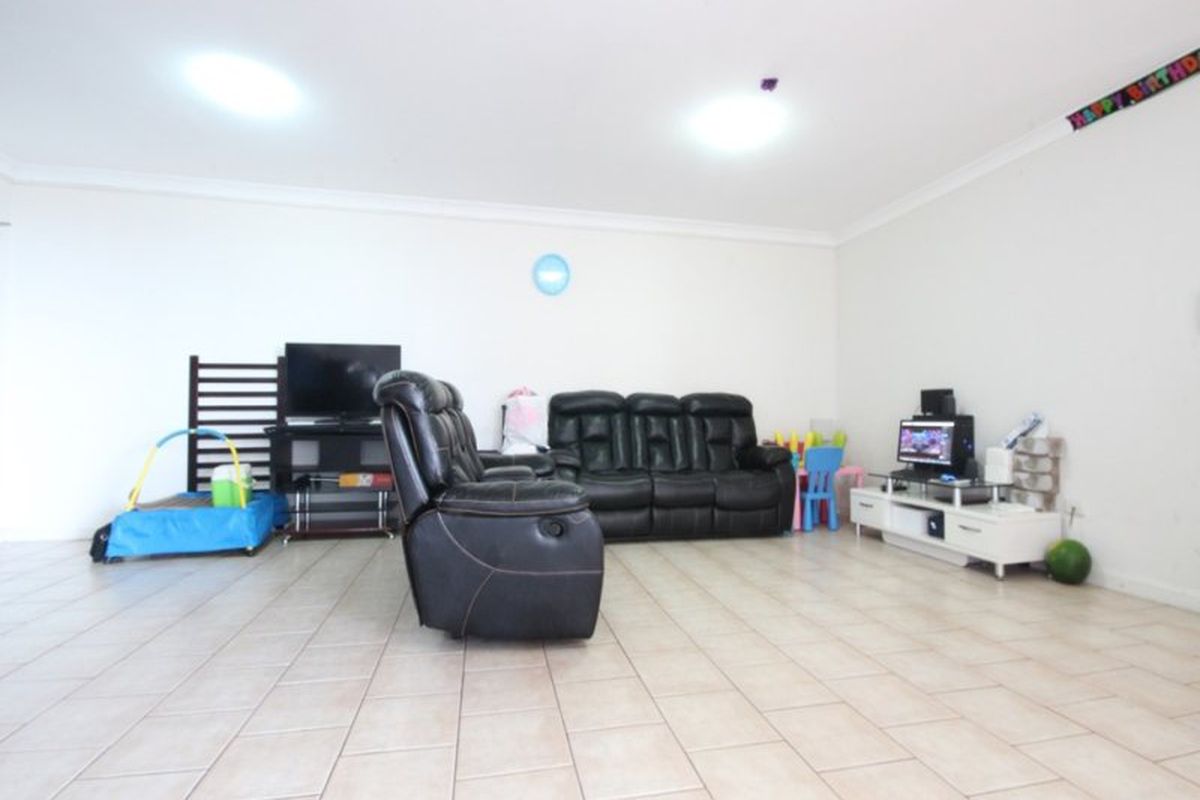 10 / 1 Civic Road, Auburn
