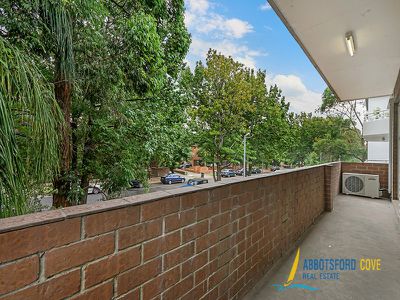 1 / 16 Henry Street, Parramatta