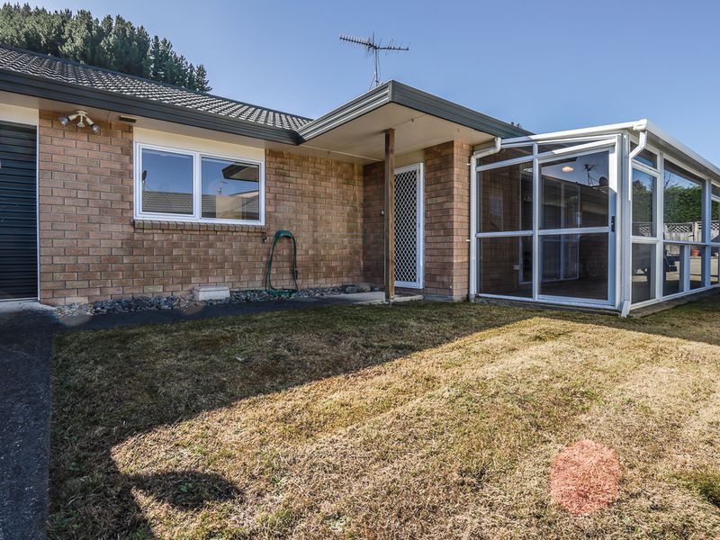 17B Villa Grove, Paraparaumu