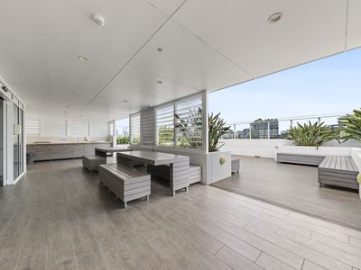 708 / 113 Commercial Road, Teneriffe