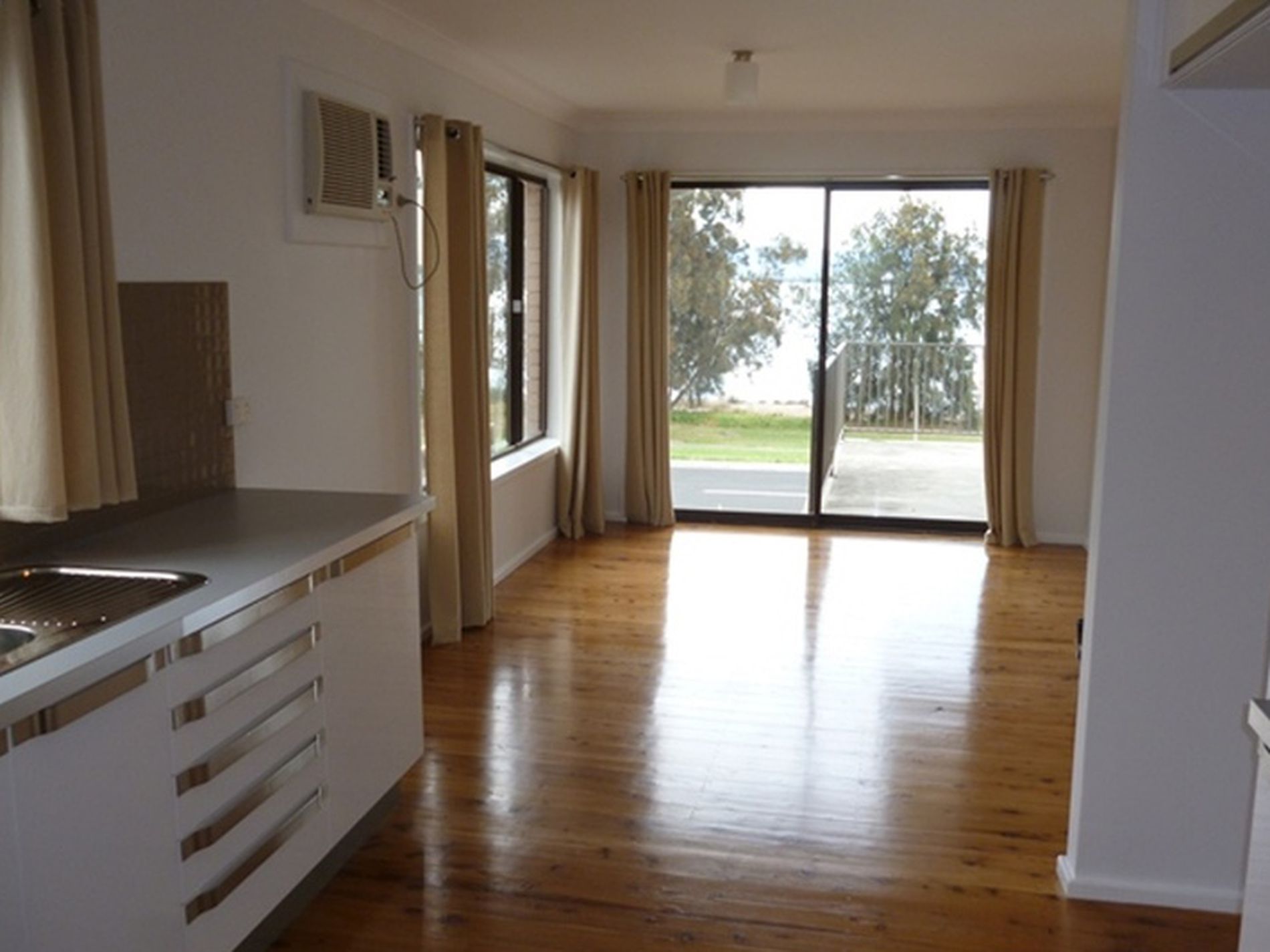 221 Reddall Parade, Mount Warrigal