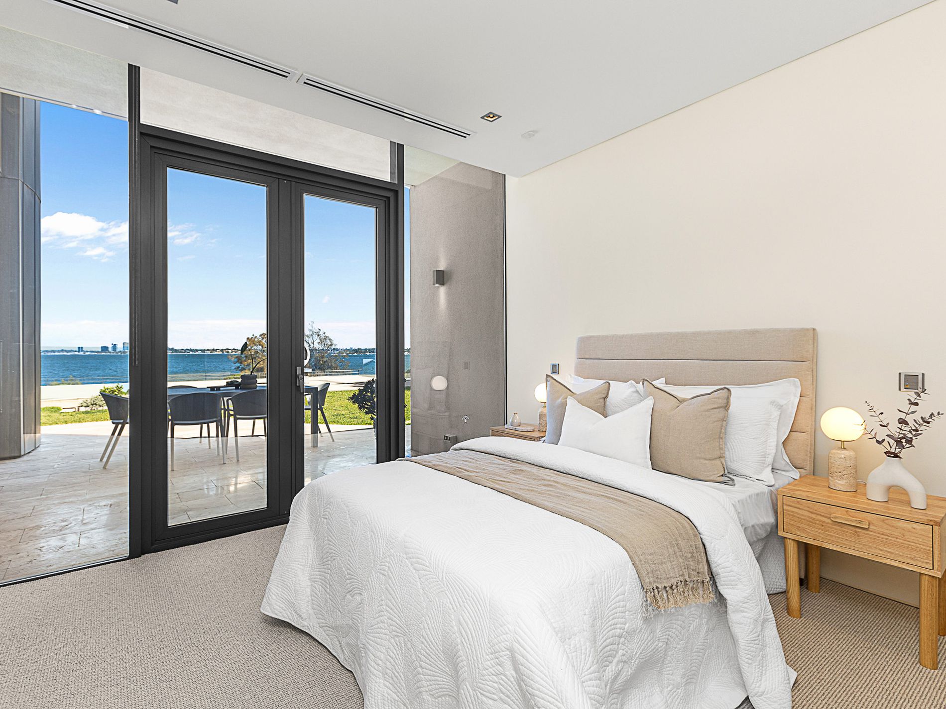 1 / 8 Mounts Bay Road, Crawley