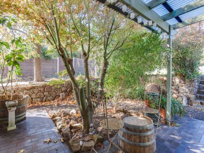 10 Abbey Lane, Mccrae