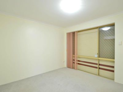 19 Forest Lake Drive, Thornlie