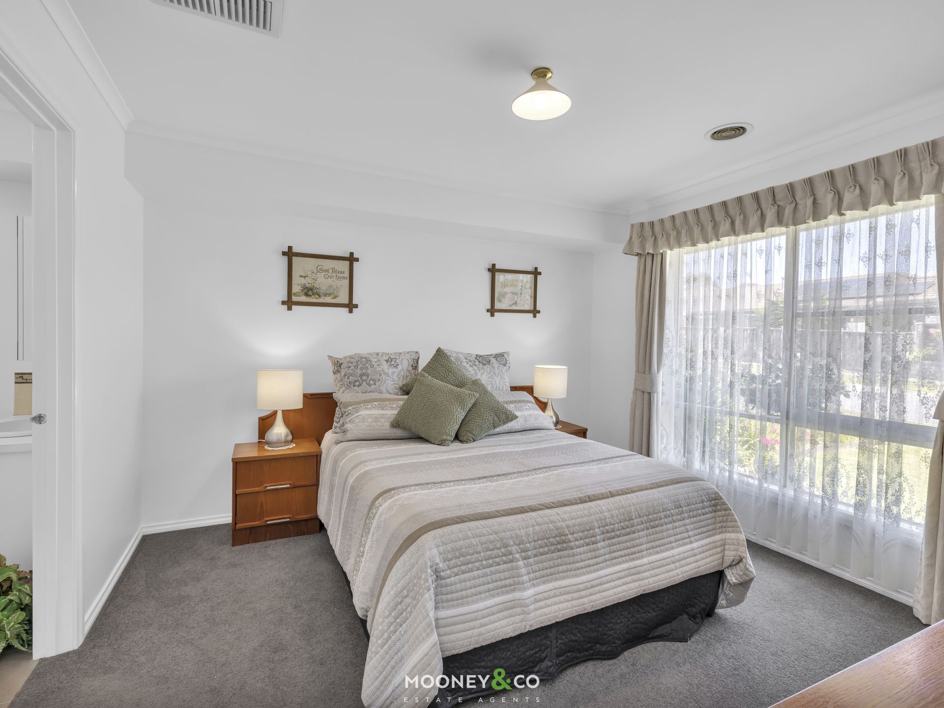 8 Blainroe Crescent, Cranbourne