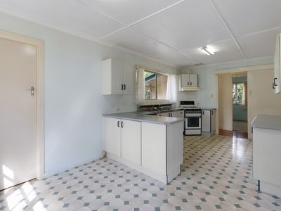 11 Silverstone Street, Holland Park West