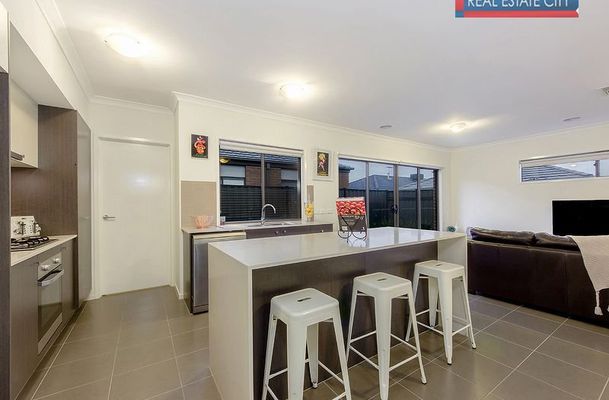 15 Thoresby Circuit, Craigieburn