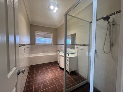569 Wheelers Lane, Dubbo