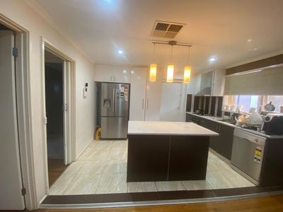 1 / 7 Delacombe Drive, Hampton Park