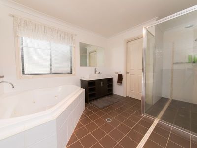 18 Cardiff Arms Avenue, Dubbo