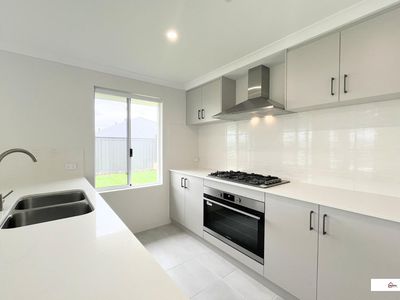12 Oxley Street, Lakelands