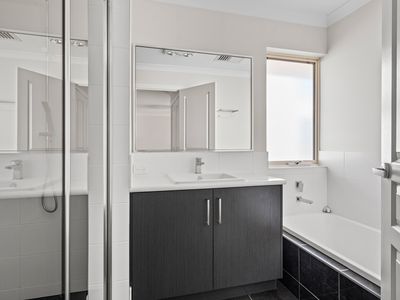 102 Aslett Drive, Karlkurla