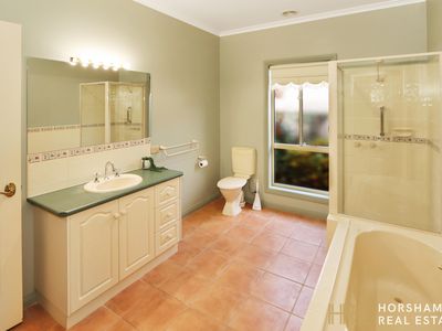 5 Sayer Court, Horsham