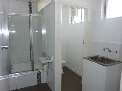 3 / 3 East Court, Newcomb