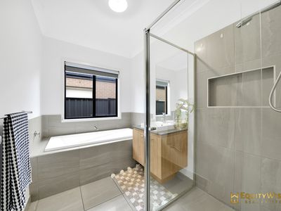 6 Firelight Drive, Tarneit