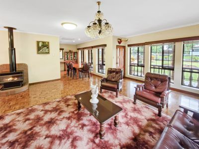 13 Golf Links Road, Atherton