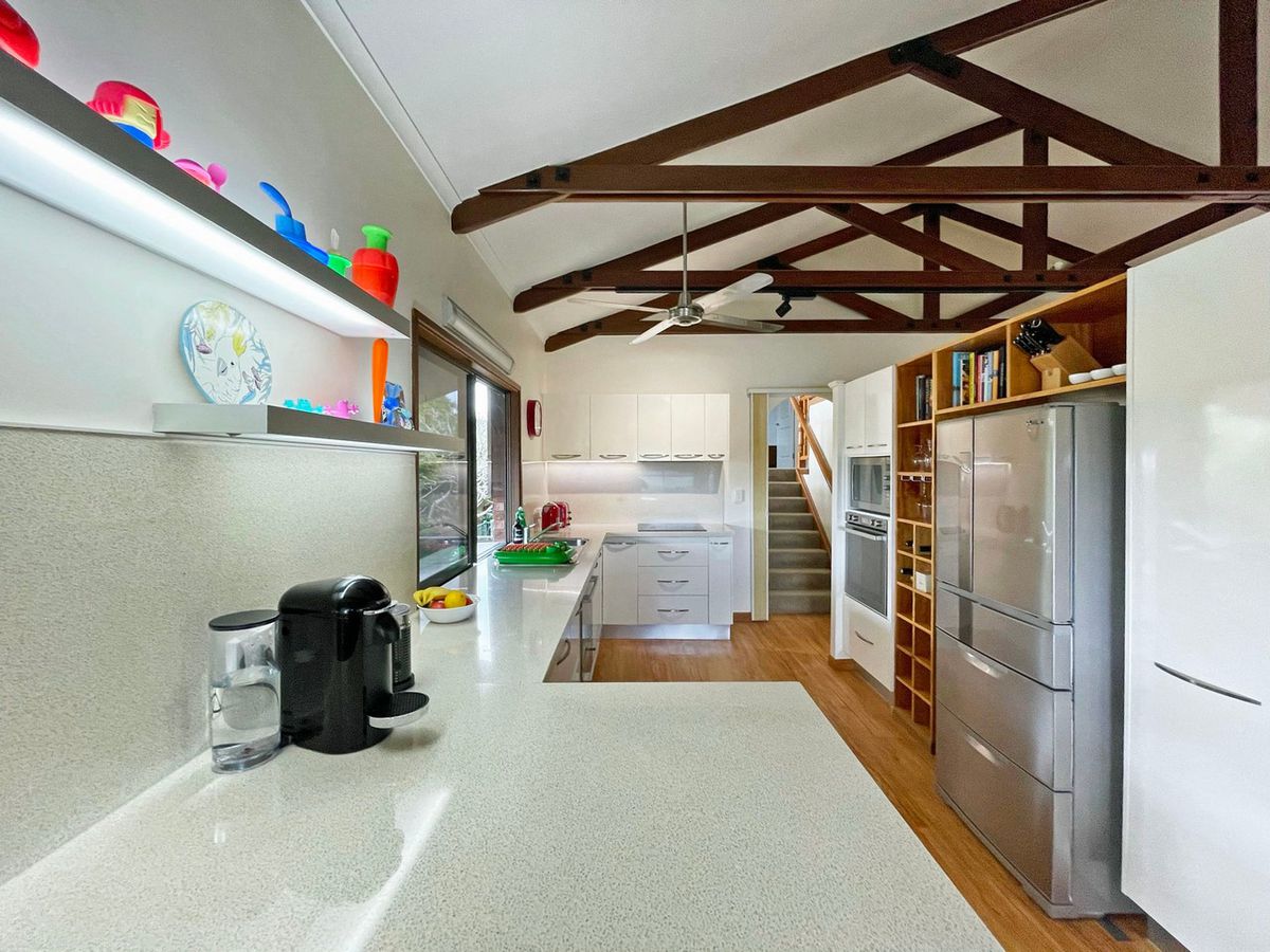 9 Tenth Avenue, Atherton