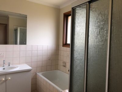 Flat 2 / 75 Huntingfield Drive, Hoppers Crossing