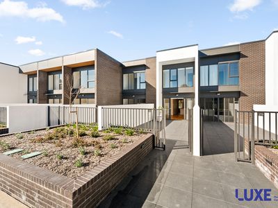 30 / 20 Leahy Close, Narrabundah