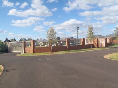 4 / 5 John Brass Court, Dubbo