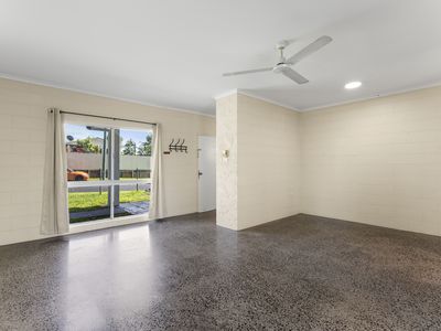 25 Hollywood Boulevard, White Rock