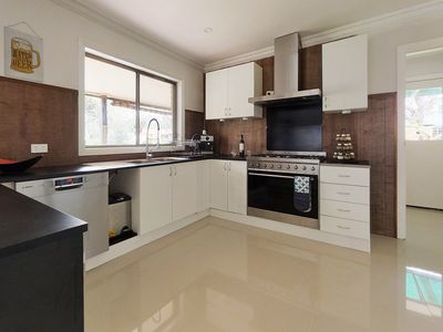 8 Wattle Drive, Heathcote