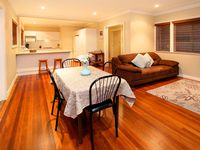 10 Embie Street, Holland Park West