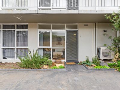 2 / 95 Summerhill Road, Footscray