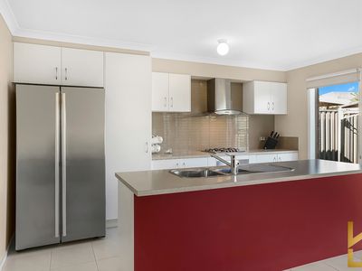 6 Cardinia Grove, Manor Lakes