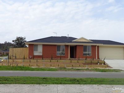 30 Chestnut Chase, Pakenham