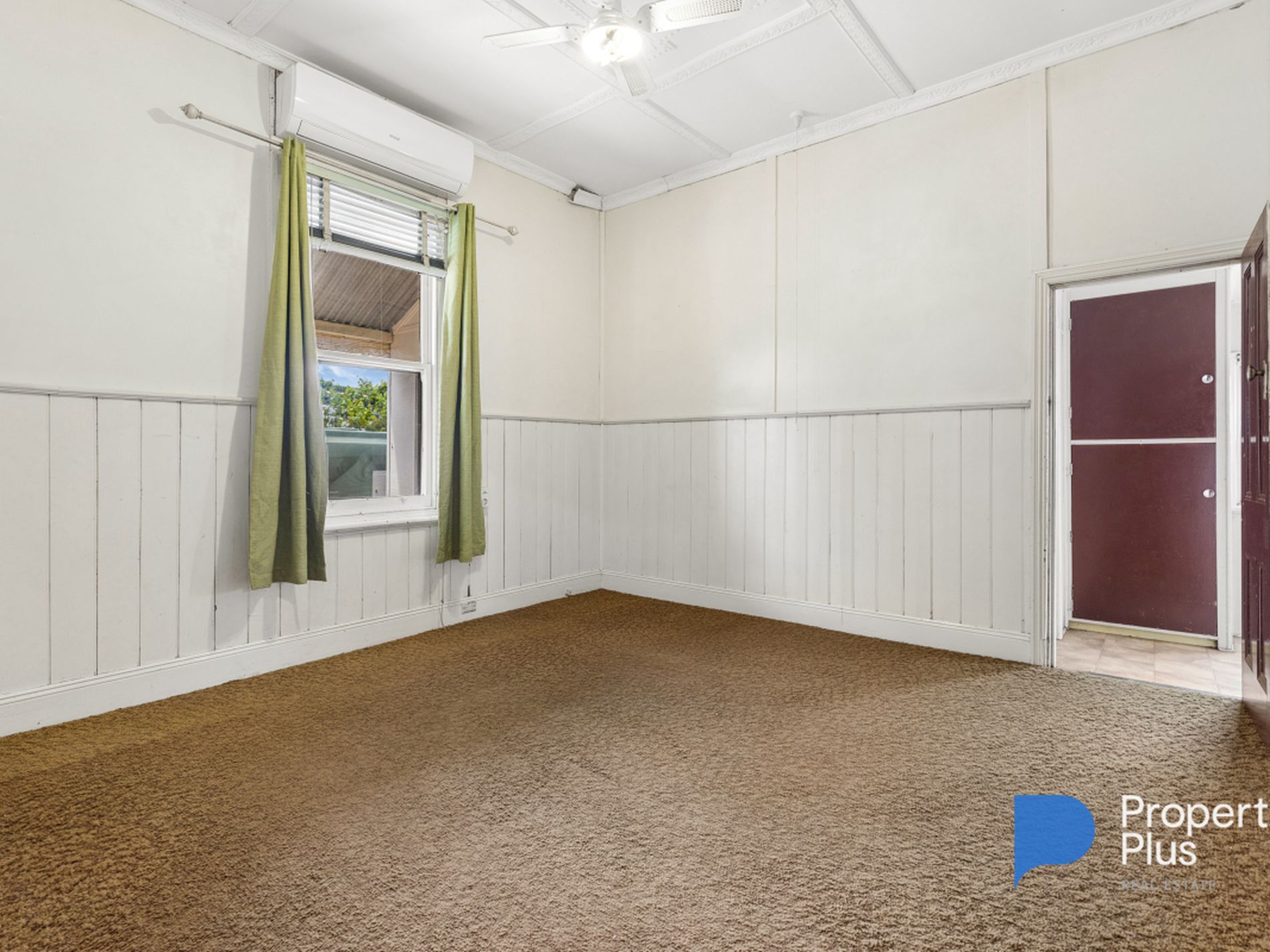 7 WINDSOR AVENUE, Charlton
