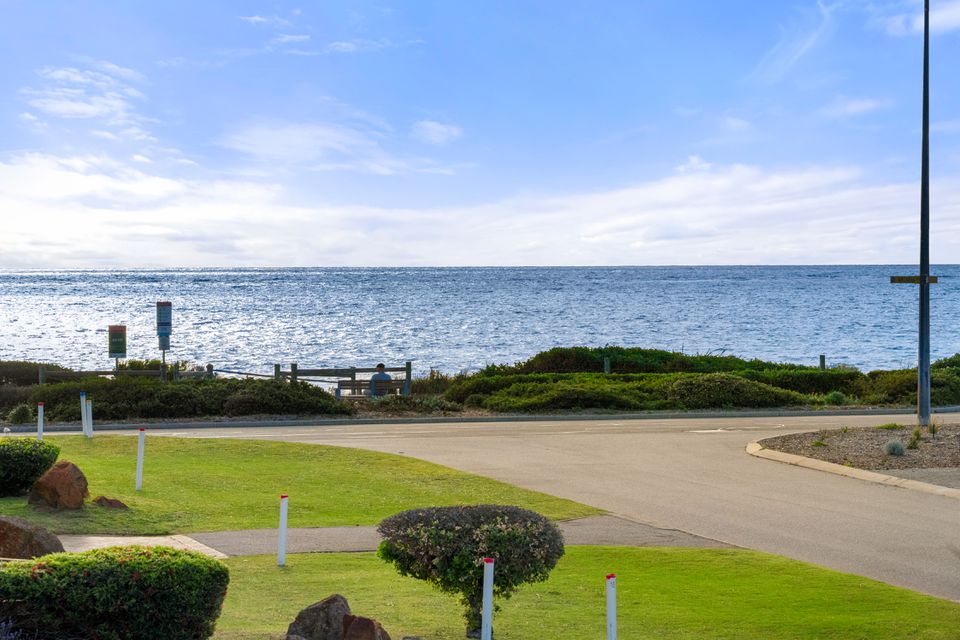 9 / 16 ARCADIA DRIVE, Shoalwater