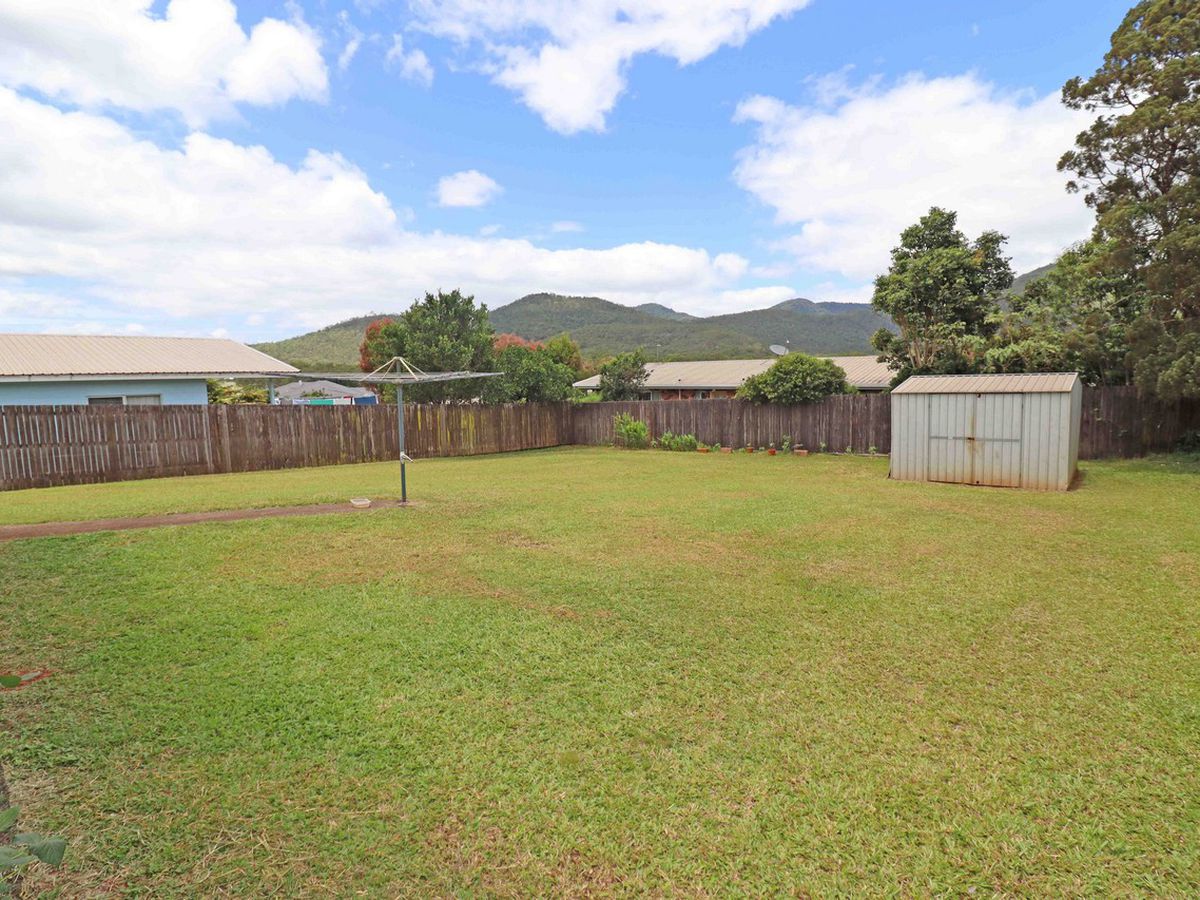 17 Turner Avenue, Atherton