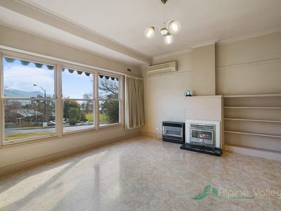 26 Lakeside Avenue, Mount Beauty