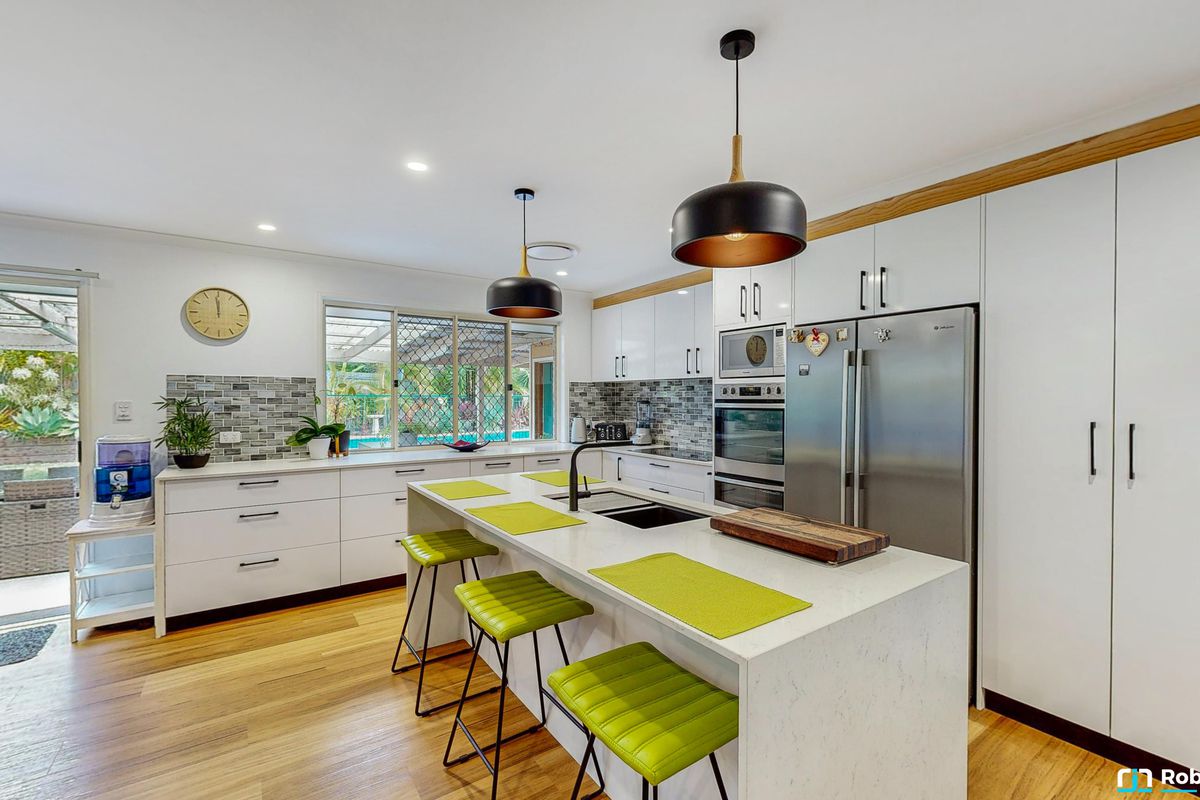 8 Hoylake Court, Tewantin