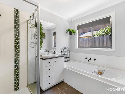 15 Ferndown Drive, Cranbourne
