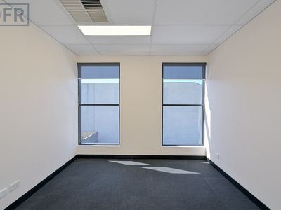4 / 437 Yangebup Road, Cockburn Central