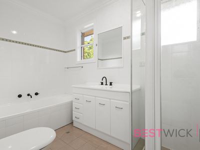 8 Isaacs Street, West Bathurst