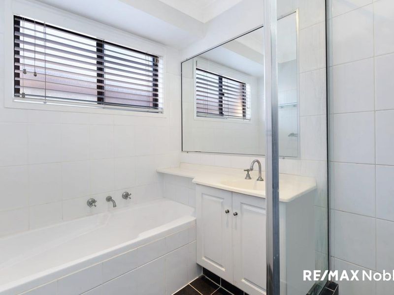 15 Aminta Crescent, Hassall Grove