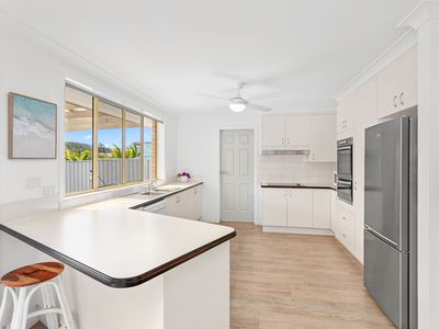 2 / 10 Greenview Close, Forster