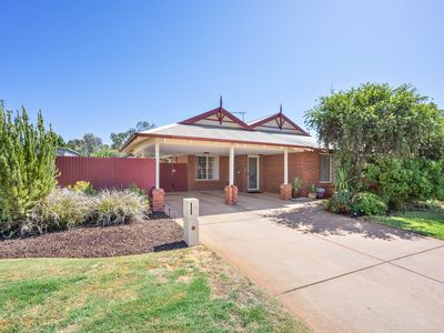 1B Paddington Drive, Hannans