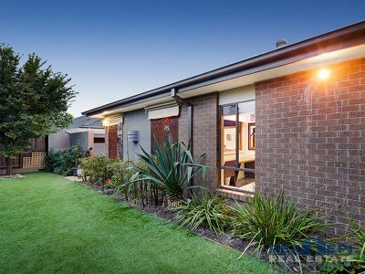 14 Mountainview Boulevard, Cranbourne North