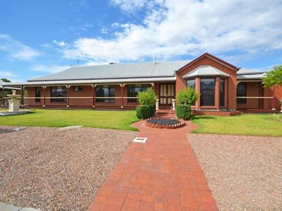 135 Barnes Boulevard, Horsham