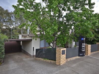 21 Specimen Hill Road, Golden Square