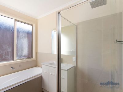 8 Herring Avenue, Cranbourne North